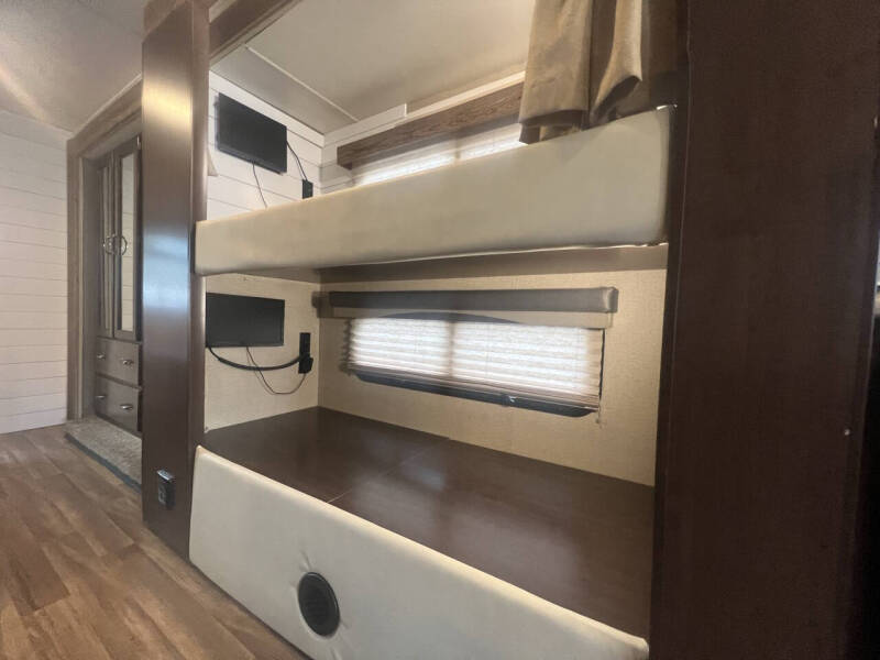 2017 Thor Motor Coach ACE BUNK HOUSE