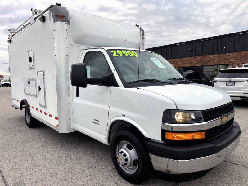2018 Chevrolet Express Cutaway Base's photo