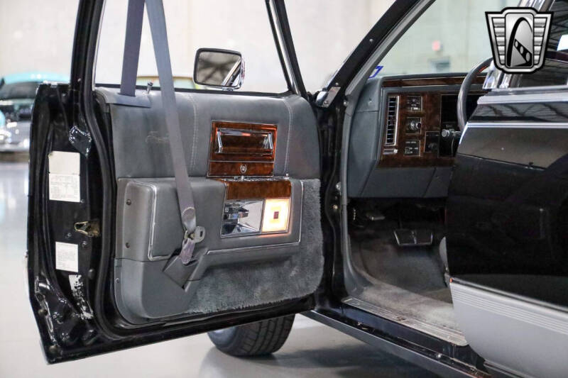 1992 Cadillac Brougham