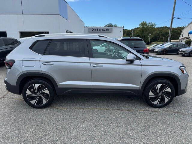 2025 Volkswagen Taos SE 4Motion