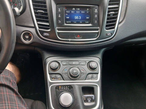 2017 Chrysler 200 Touring