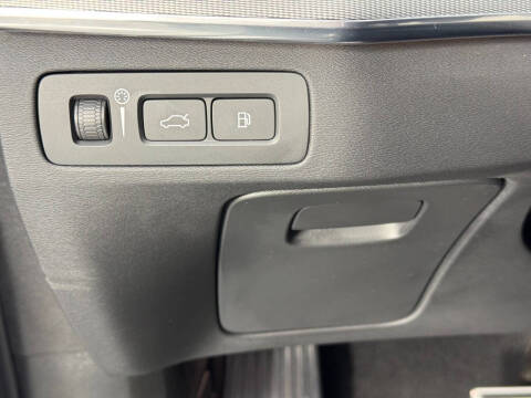 2022 Volvo XC90 Recharge T8 R-Design