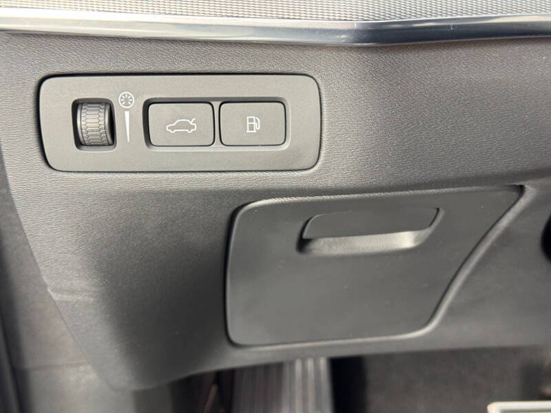 2022 Volvo XC90 Recharge T8 R-Design