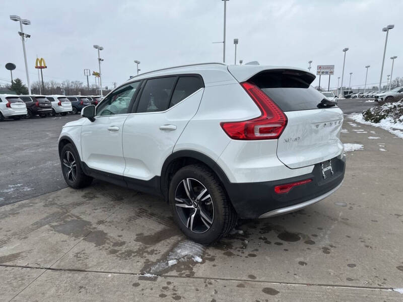 2025 Volvo XC40 B5 Core Bright Theme
