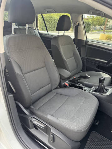 2016 Volkswagen Golf TSI S