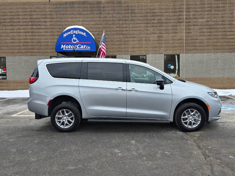 2026 Chrysler Pacifica Select