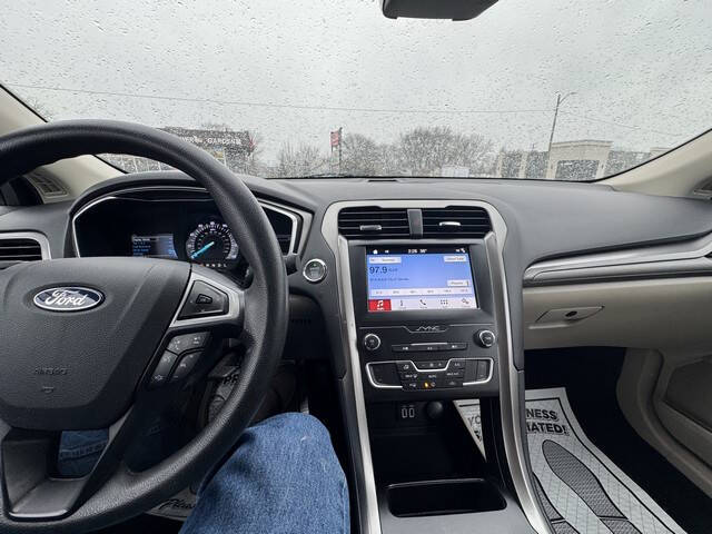 2019 Ford Fusion null photo 14