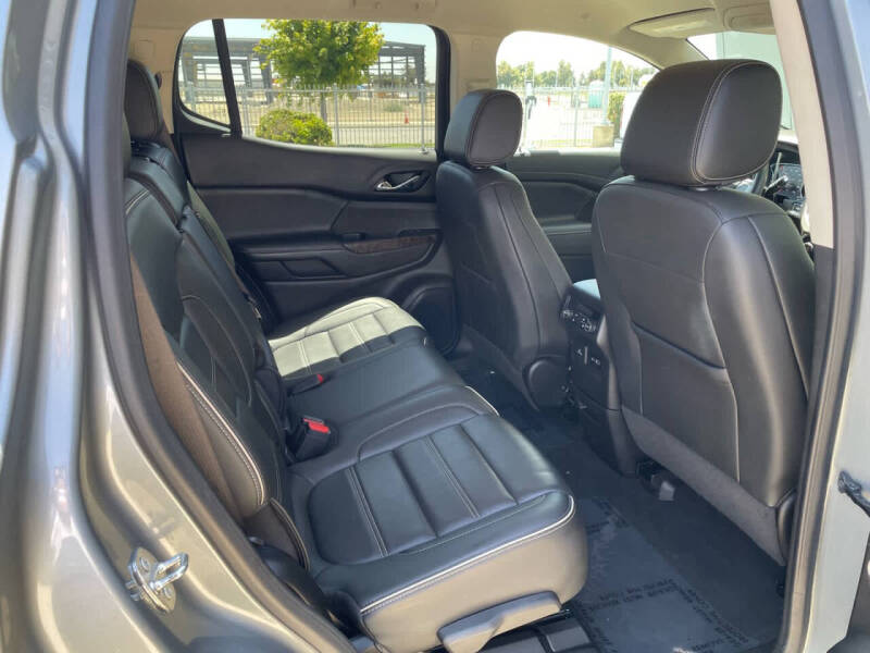 2023 GMC Acadia Denali