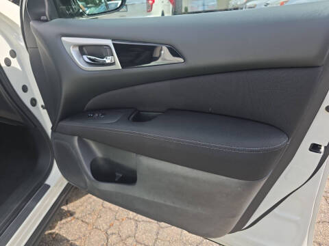 2017 Nissan Pathfinder SV