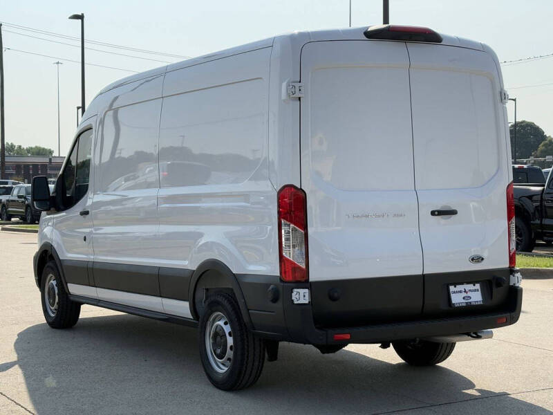 2025 Ford Transit 250