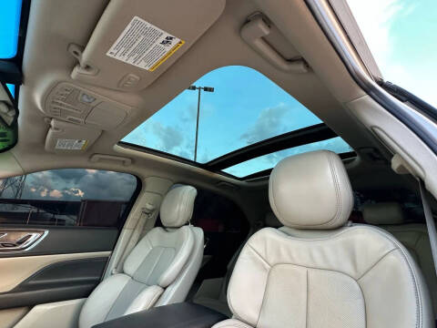 2017 Lincoln Continental Select