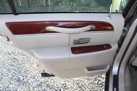 2005 Lincoln Town Car Signature