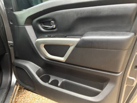 2023 Nissan Titan SV