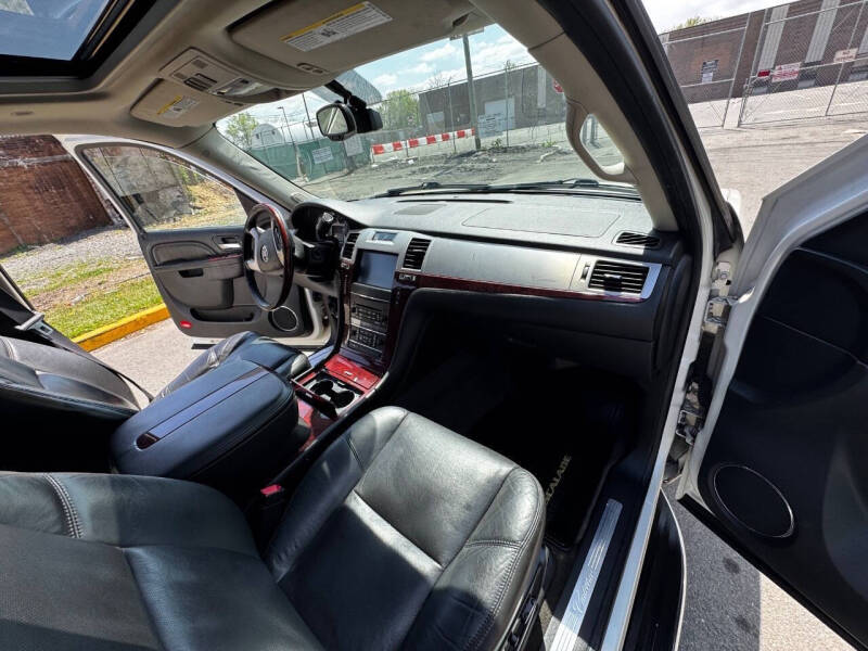 2011 Cadillac Escalade Luxury