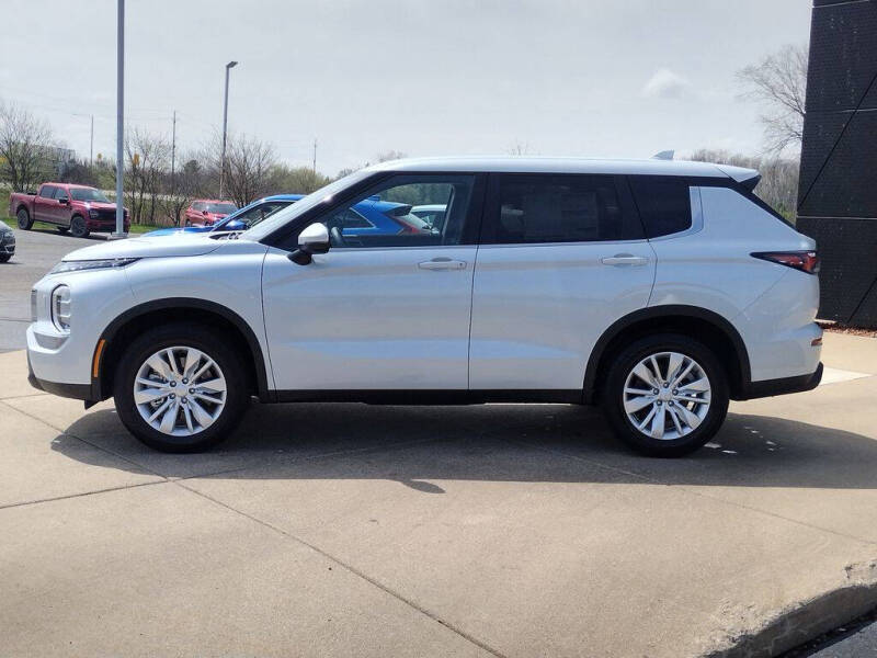 2026 Mitsubishi Outlander ES