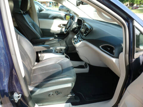 2017 Chrysler Pacifica Touring-L Plus