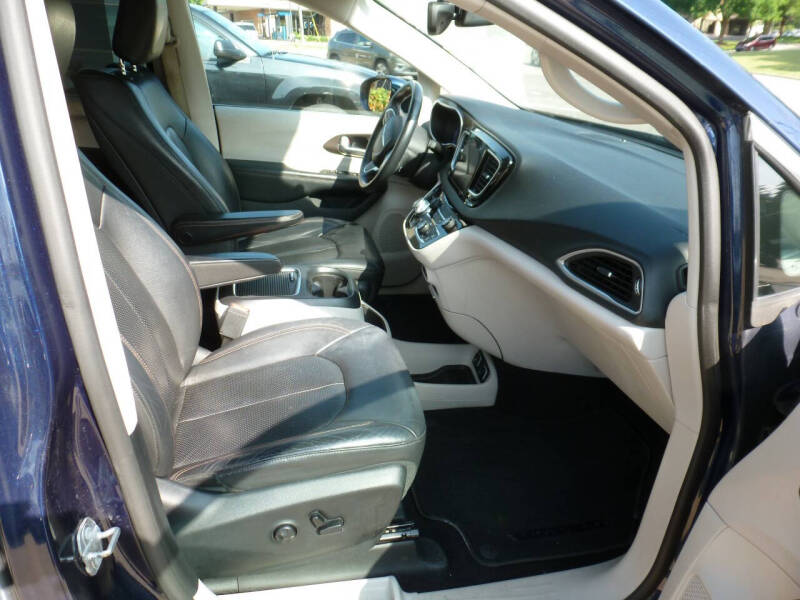 2017 Chrysler Pacifica Touring-L Plus