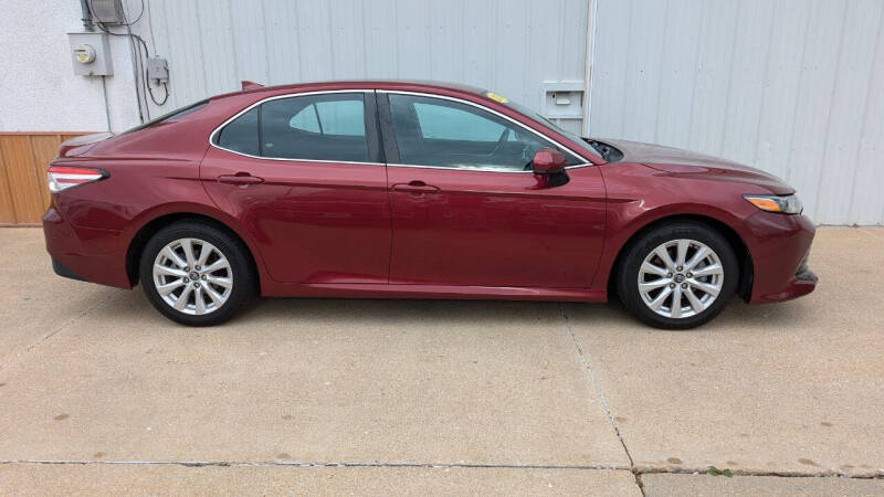 2020 Toyota Camry LE's photo