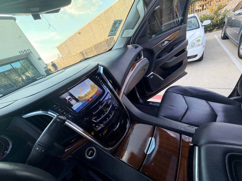 2017 Cadillac Escalade Luxury