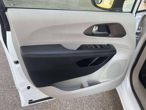 2024 Chrysler Voyager LX