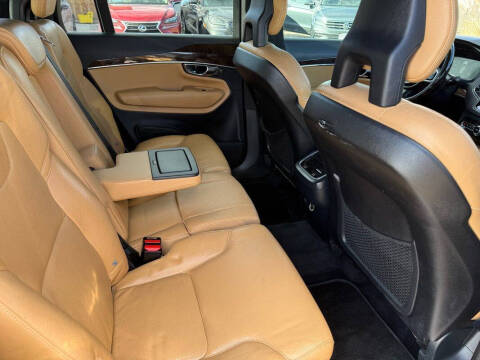 2016 Volvo XC90 T6 Momentum