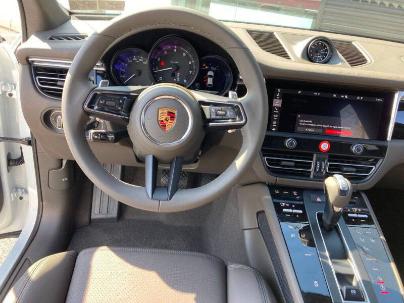 2025 Porsche Macan