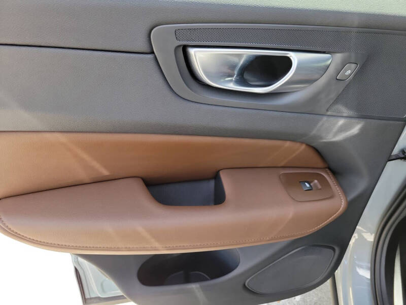 2024 Volvo XC60 B5 Plus Dark Theme