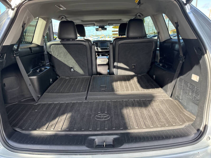 2017 Toyota Highlander SE