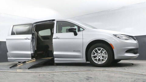 2024 Chrysler Voyager LX