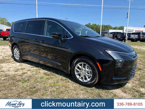 2027 Chrysler Pacifica Select