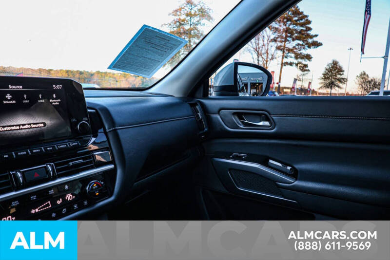 2024 Nissan Pathfinder SL