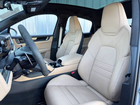 2024 Porsche Cayenne Turbo E-Hybrid Coupe