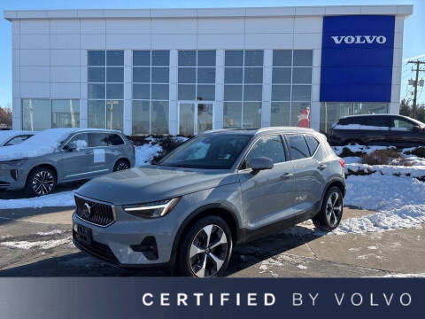 2025 Volvo XC40 B5 Plus Bright Theme