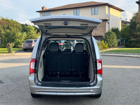 2015 Chrysler Town and Country Touring-L