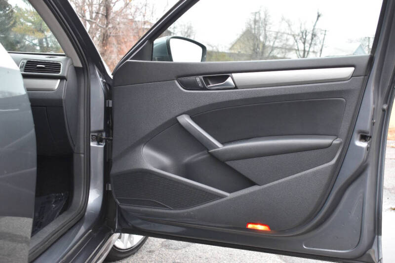 2014 Volkswagen Passat 1.8T SE