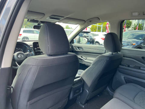 2024 Nissan Pathfinder SV