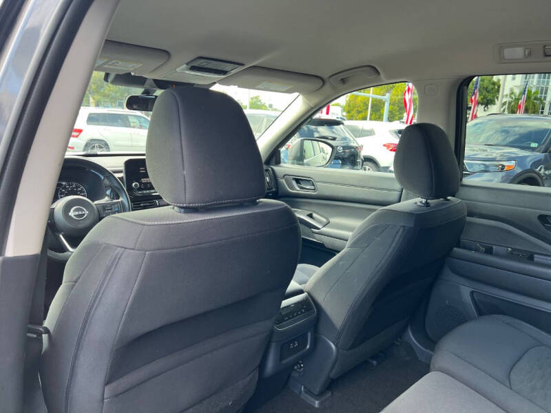 2024 Nissan Pathfinder SV