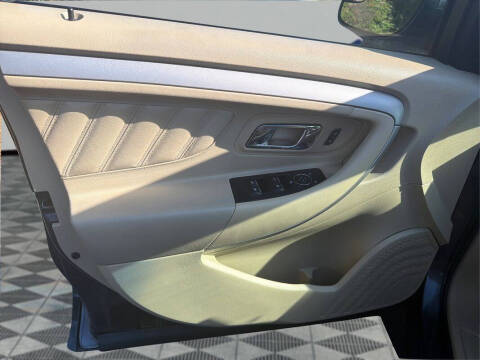 2018 Ford Taurus SE