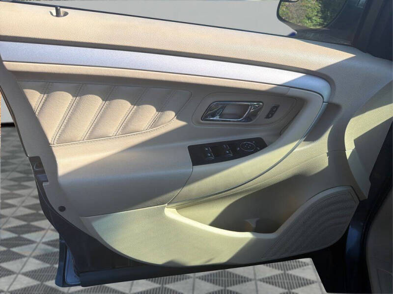 2018 Ford Taurus SE