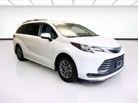 2024 Toyota Sienna LE 8-Passenger