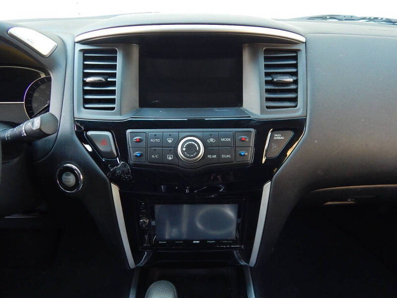 2016 Nissan Pathfinder SV