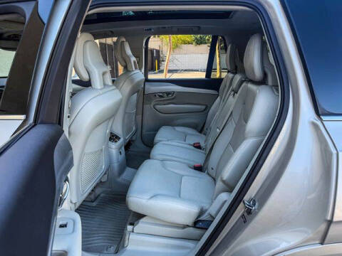 2016 Volvo XC90 T8 eAWD Momentum