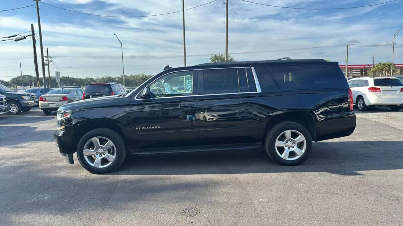 2018 Chevrolet Suburban LS photo 4