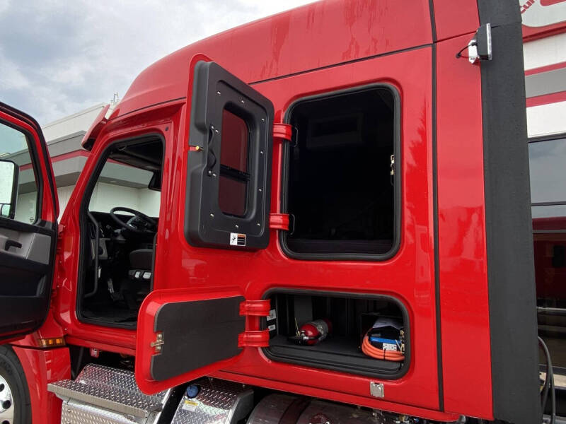 2025 Freightliner Cascadia