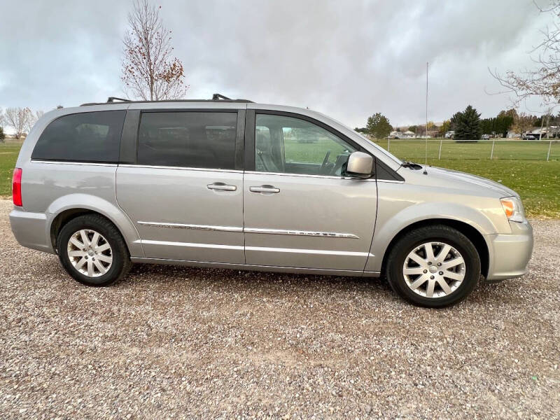 2015 Chrysler Town & Country Touring photo 6