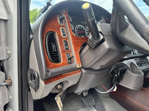 2005 Freightliner M2 106