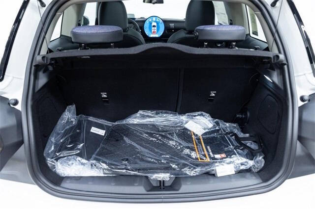 2025 MINI Hardtop 2 Door Cooper Signature Trim