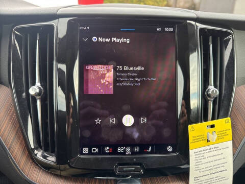 2022 Volvo XC60 B5 Momentum