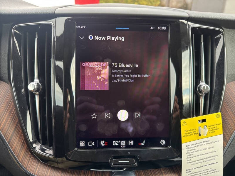 2022 Volvo XC60 B5 Momentum