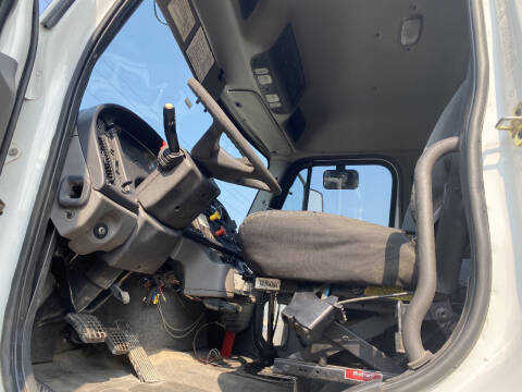 2007 Freightliner M2 106